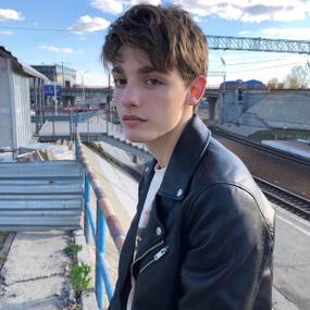 6686体育app中级作者Zachary