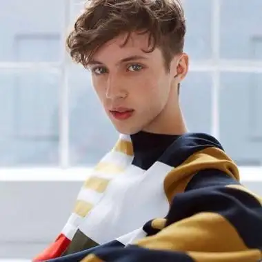 6686体育app铁牌作者Gwen