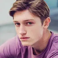 6686体育铜牌作者Flynn