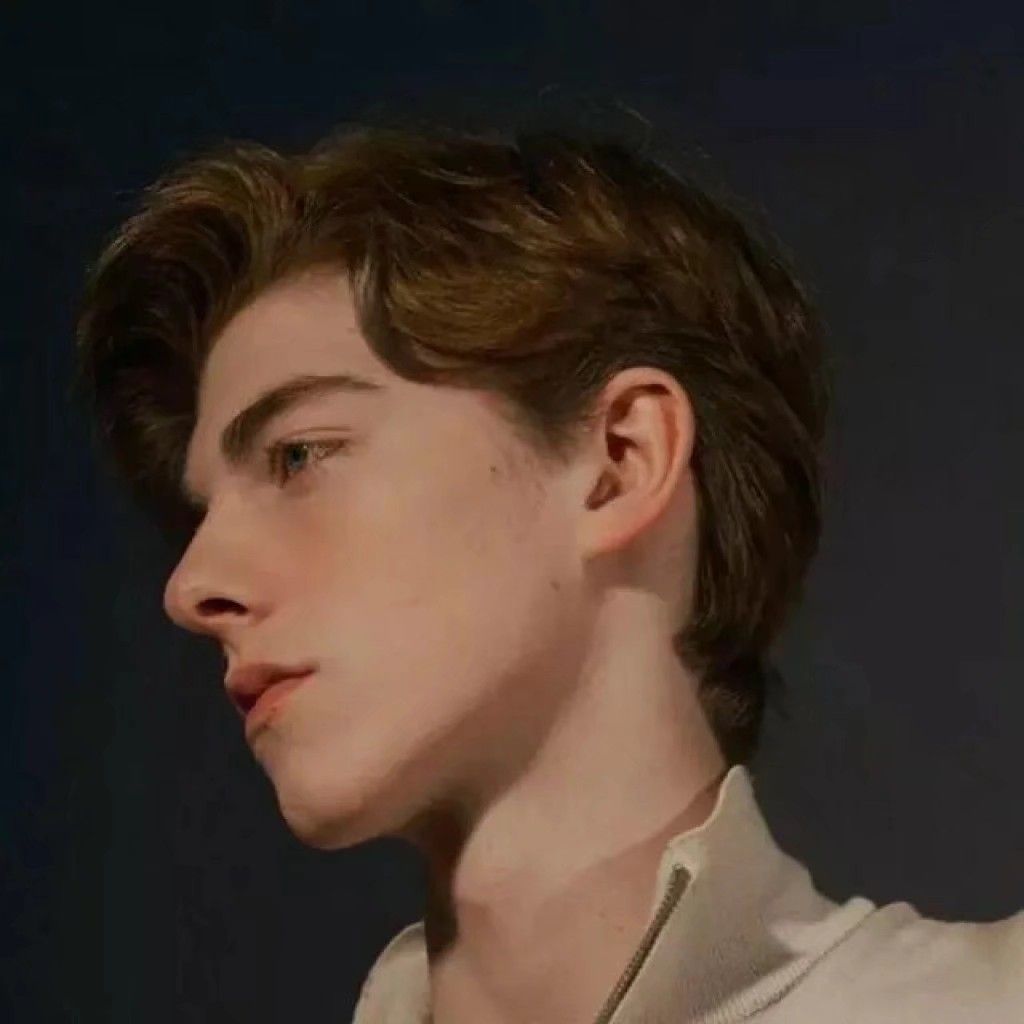 6686体育初级作者短发女